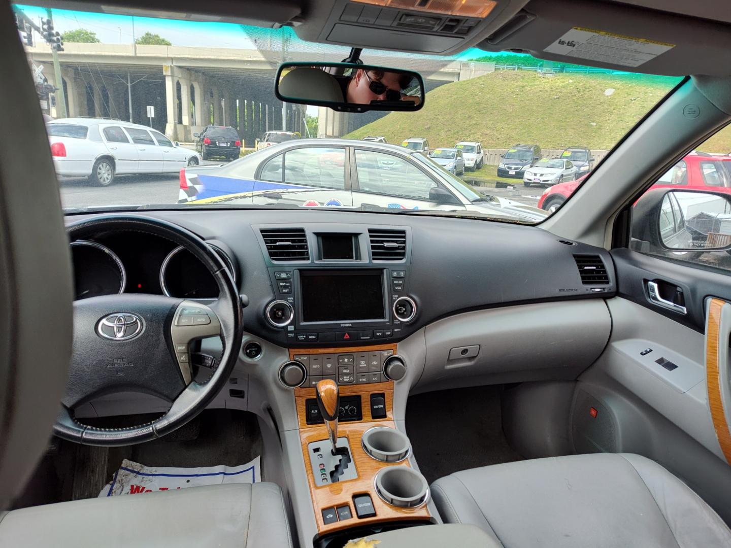 2008 Silver /Gray Toyota Highlander Hybrid (JTEEW44A182) with an 3.3 V6 engine, CVT transmission, located at 5700 Curlew Drive, Norfolk, VA, 23502, (757) 455-6330, 36.841885, -76.209412 - - Photo#9